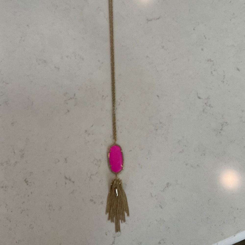 Kendra Scott necklace